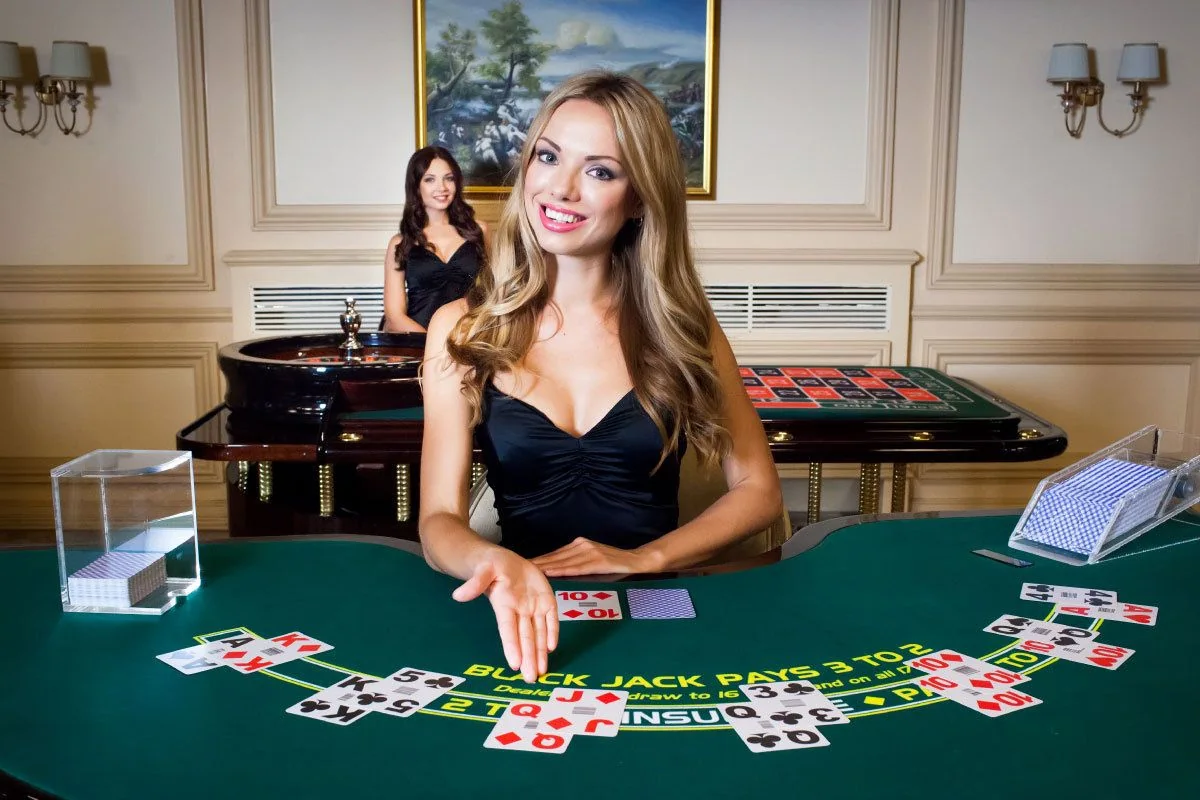 Meja kasino live dengan dealer dan tampilan kamera real-time